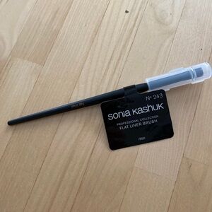 Sonia Kashuk no 243 professional collection flat liner brush